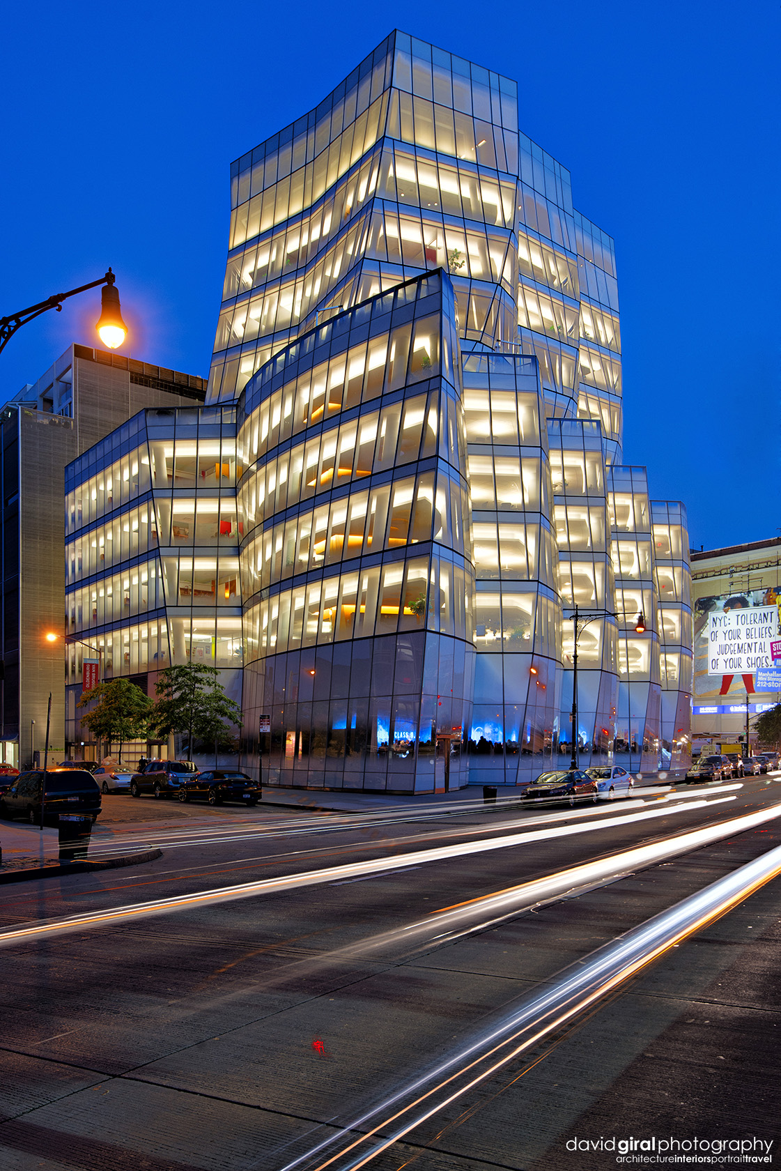 Rush hour at IAC Building by architect Frank Ghery Nikon D800 + Nikkor 16-35mm F/4.0 G VRII @ 17mm | ISO100 - 10s - F/13.0