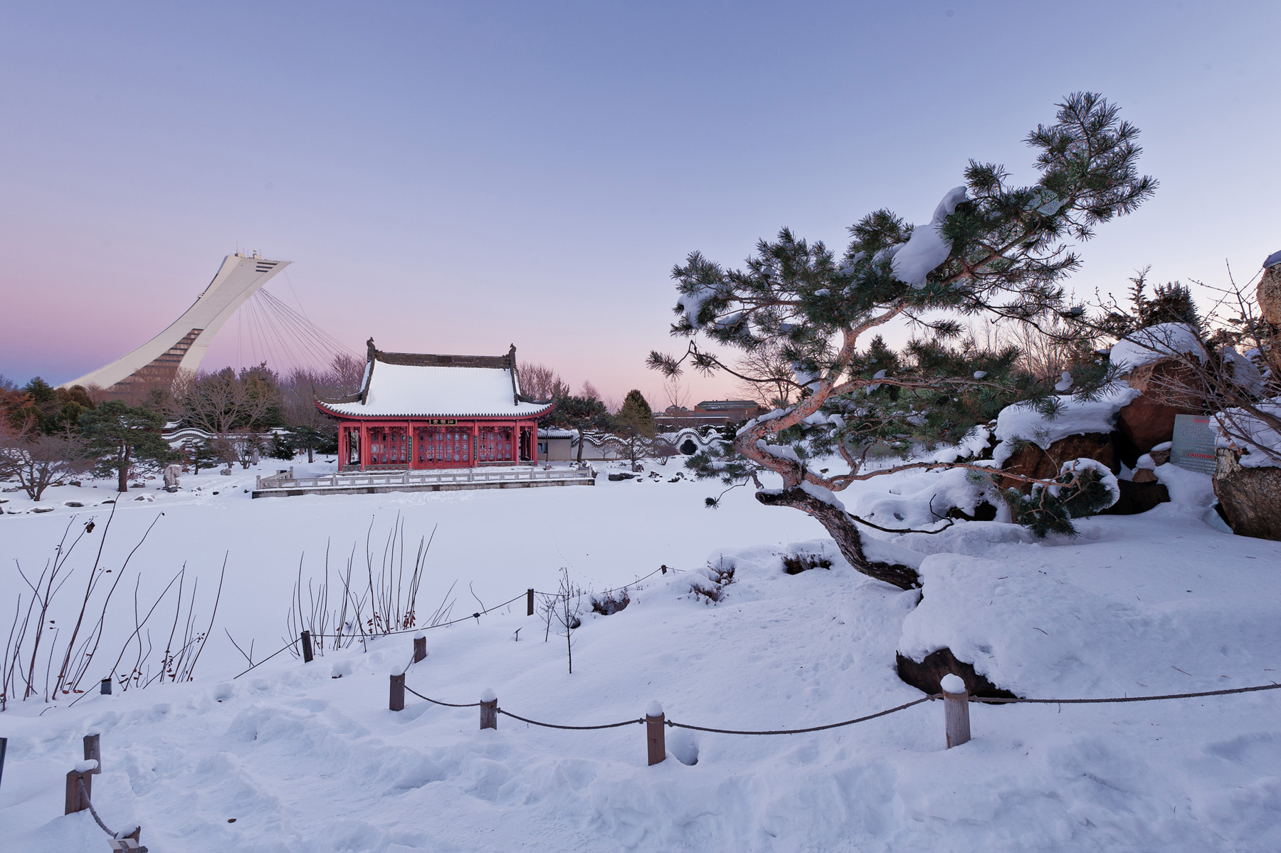 editorial-travel-montreal-botanical-garden-snow-winter-dusk-001